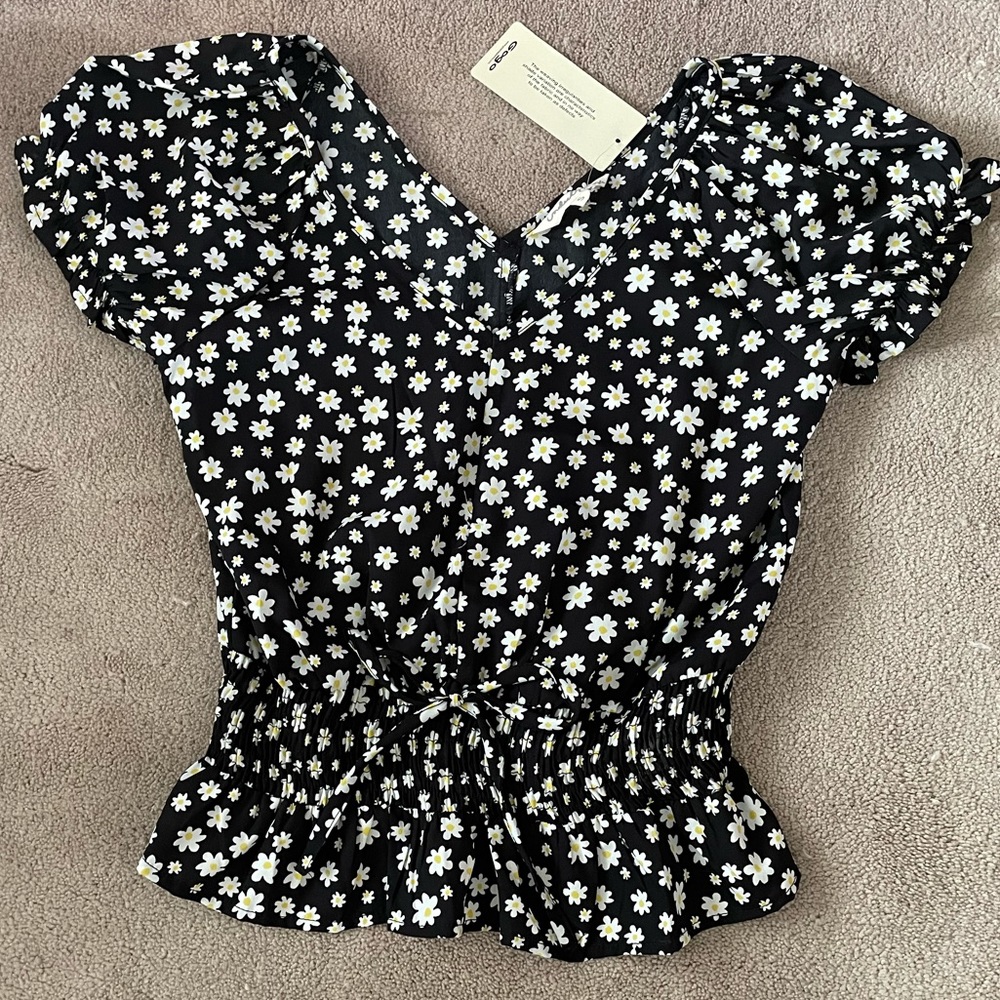 NWT New Black Daisy V Neck Top
